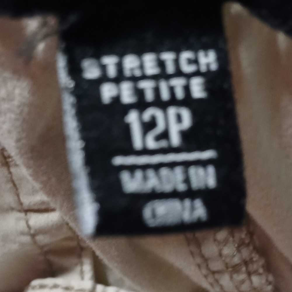 Intro love the fit brand ladies Stretch Capris. Size 12P - Picture 8 of 9